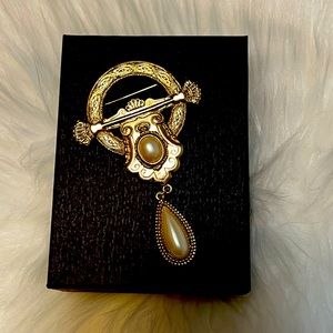 Reduced Vintage Victorian Brooch pin